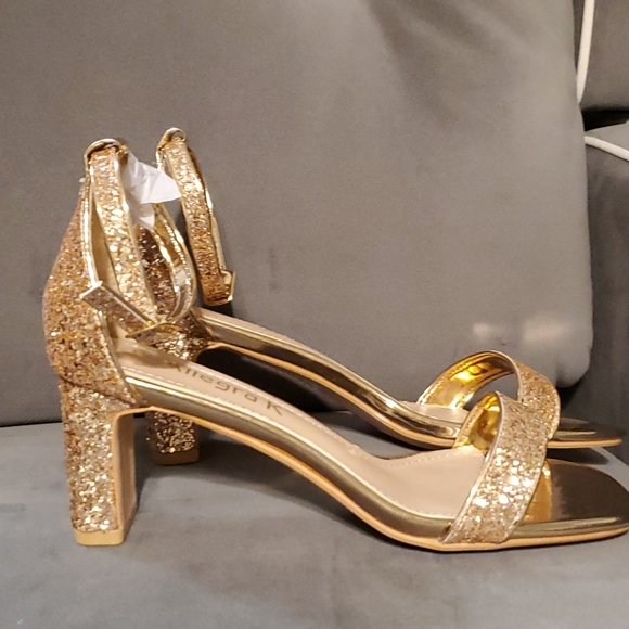 Beautiful size 9 ,NEW sandals. Allegra K, gold sparkle - Picture 2 of 5